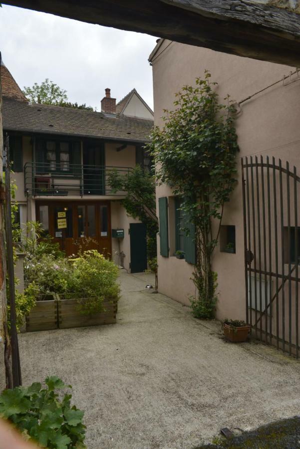 Saint Sauveur Bed & Breakfast Herisson Exterior photo