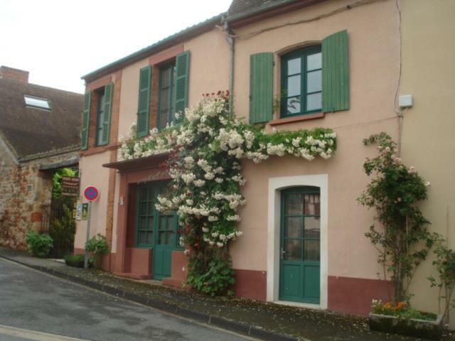 Saint Sauveur Bed & Breakfast Herisson Exterior photo